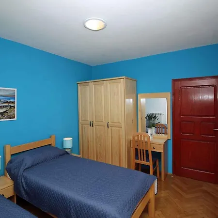 Apartment In 16693 *