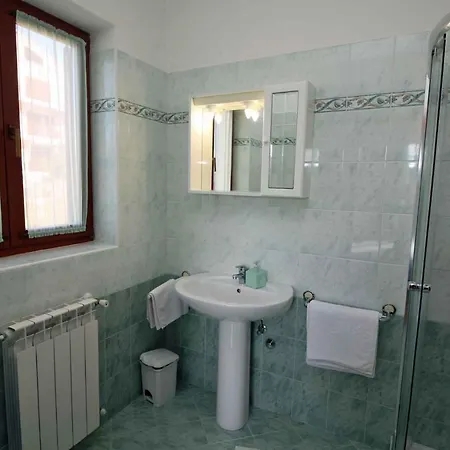 Apartment In 16693 *