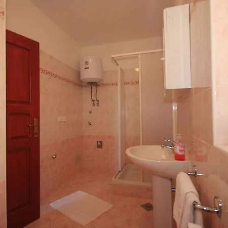 Apartment In 16693 *